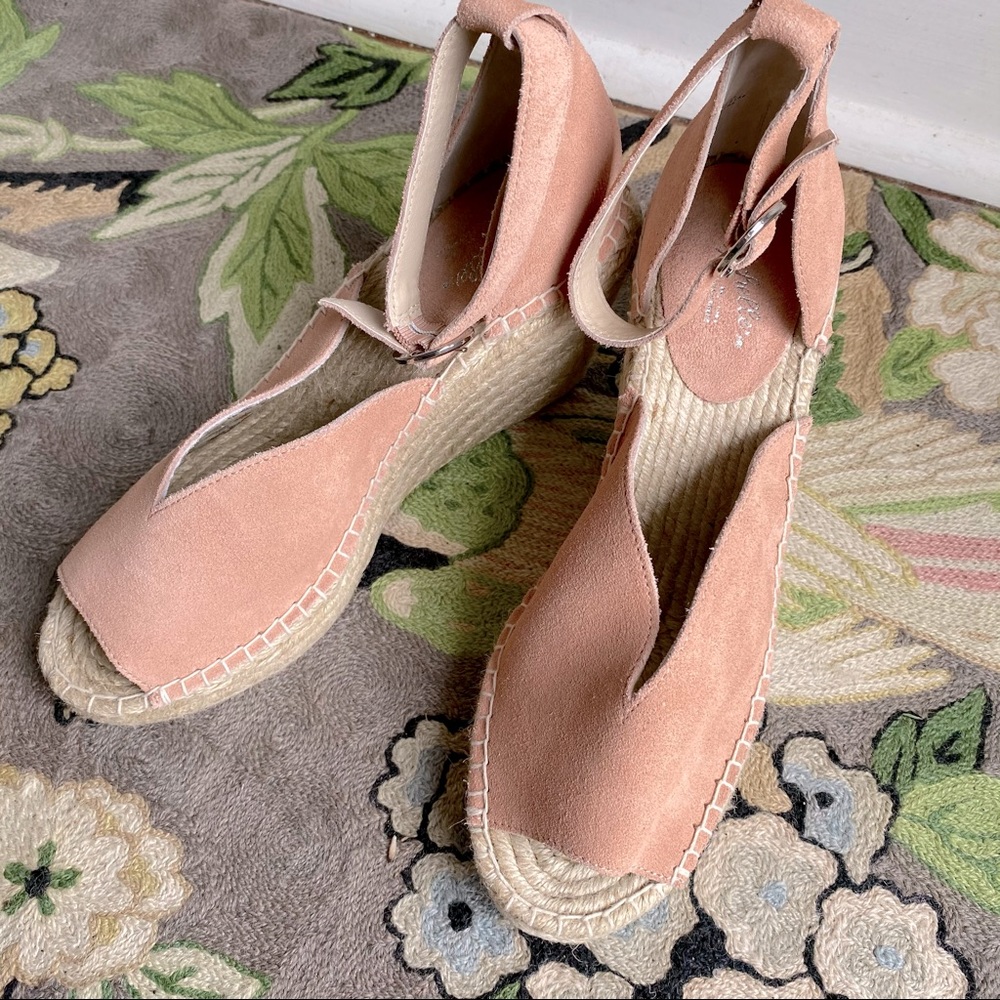 SEYCHELLES // Peep Toe Wedge